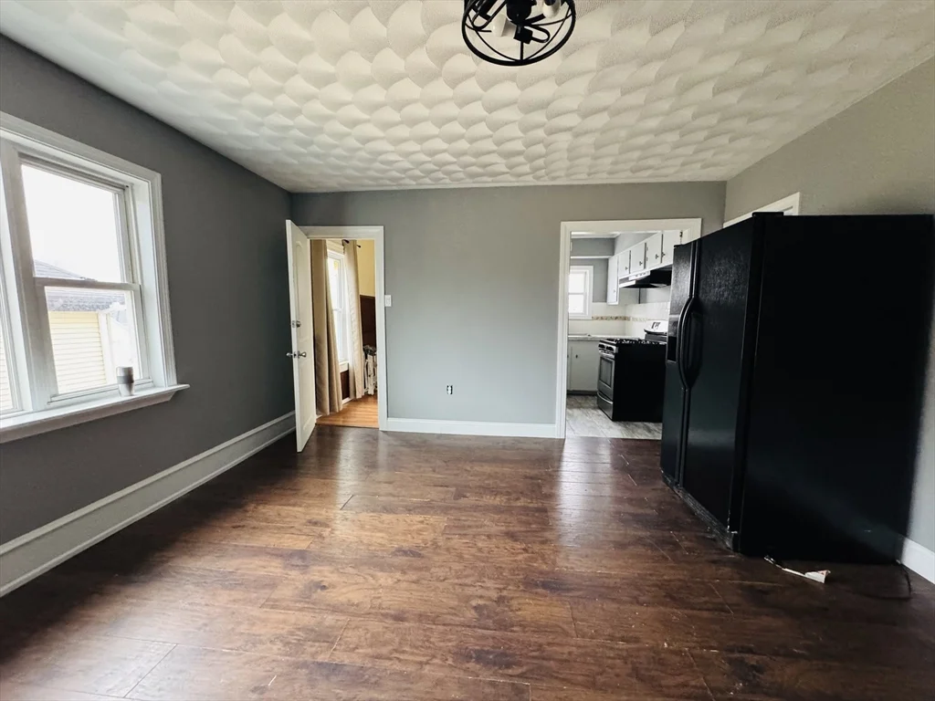 3 bed, 1 bath apartment for rent at 166 Bradford Ave Unit 3, Fall River — photo 15 of 19
