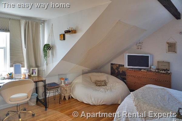 4 bed, 2 bath apartment for rent at 166 Broadway Unit 3, East Somerville — photo 5 of 7