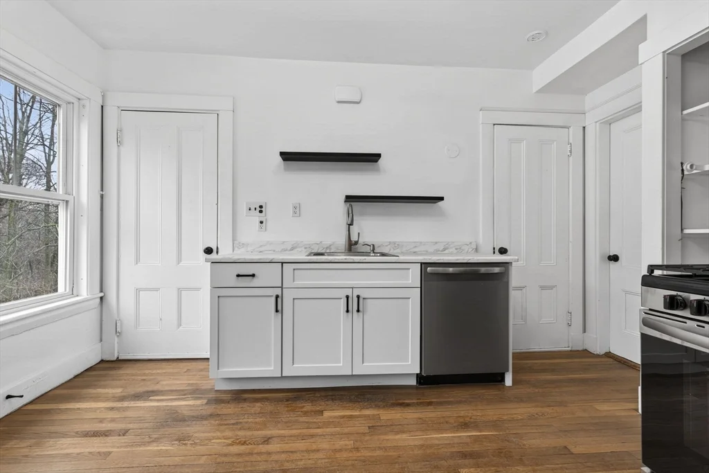 4 bed, 2 bath apartment for rent at 166 Elliot St Unit 2, Newton Upper Falls — photo 1 of 28