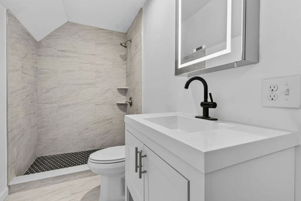 4 bed, 2 bath apartment for rent at 166 Elliot St Unit 2, Newton Upper Falls — photo 3 of 18