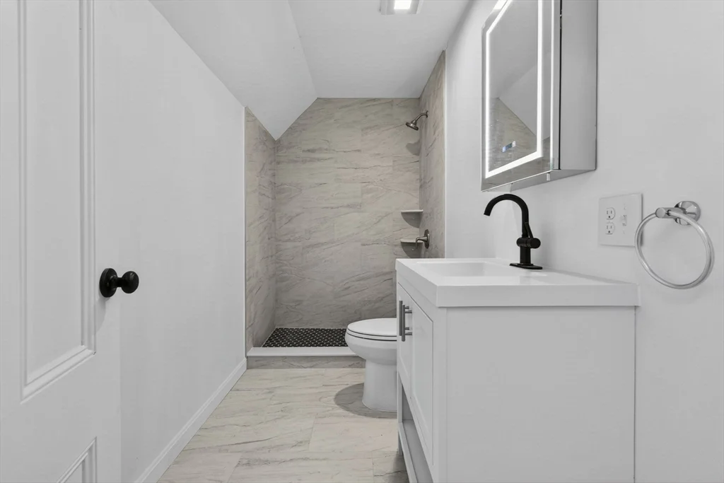 4 bed, 2 bath apartment for rent at 166 Elliot St Unit 2, Newton Upper Falls — photo 8 of 28