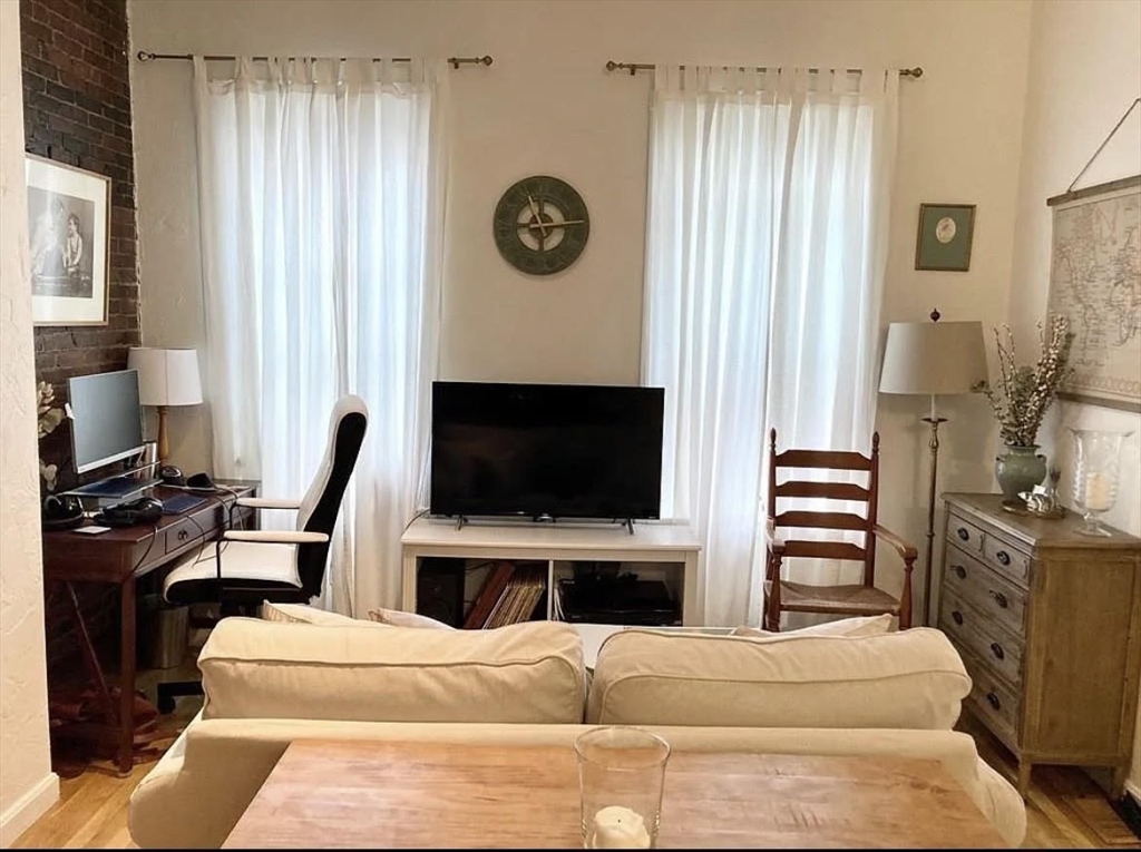 1 bed, 1 bath apartment for rent at 166 F St Unit 2, South Boston — photo 3 of 6
