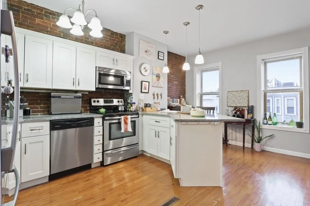 1 bed, 1 bath apartment for rent at 166 F St Unit 4, South Boston — photo 3 of 12
