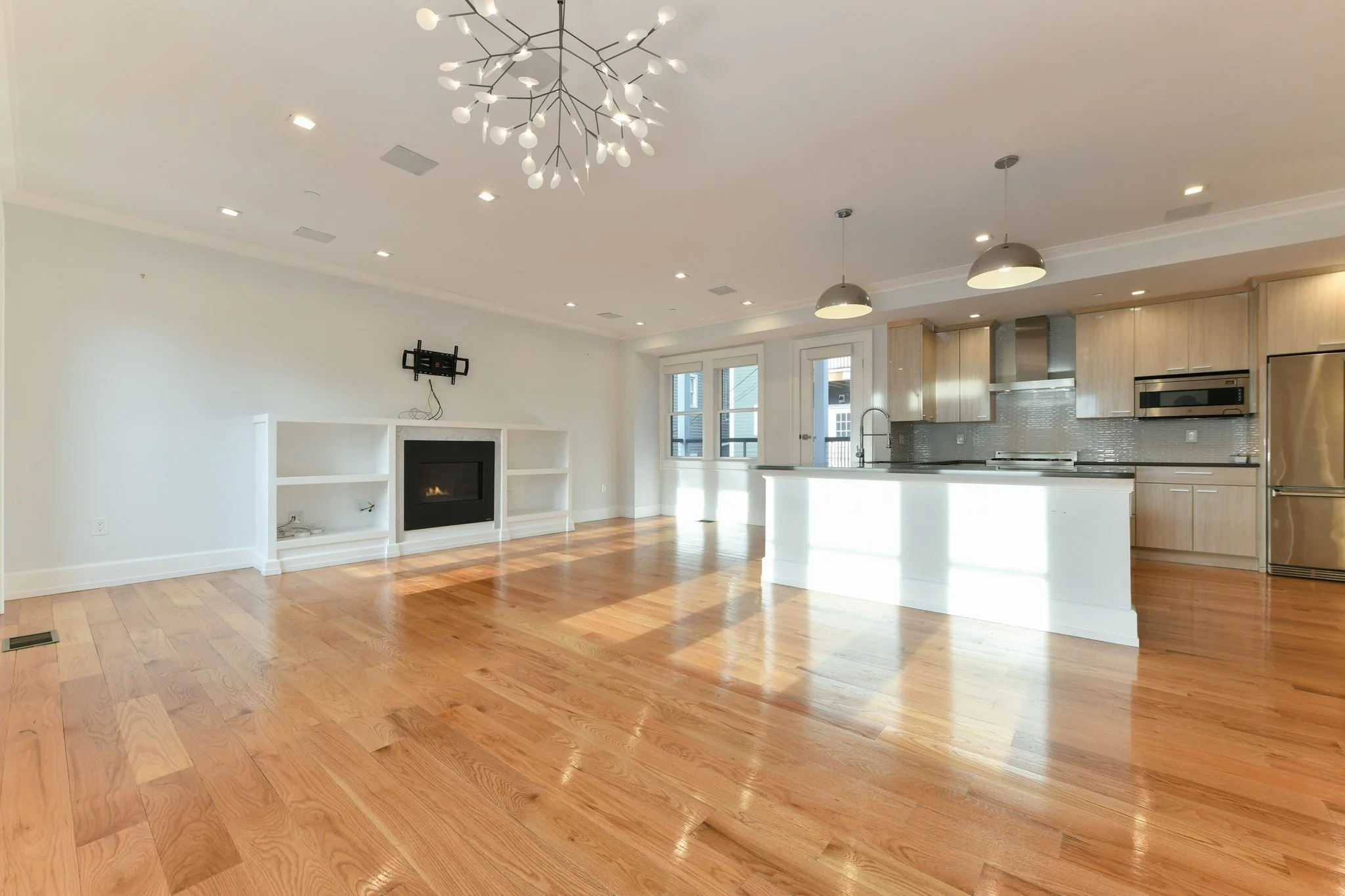 2 bed, 2 bath apartment for rent at 166 Gold St Unit 166, South Boston — photo 2 of 21