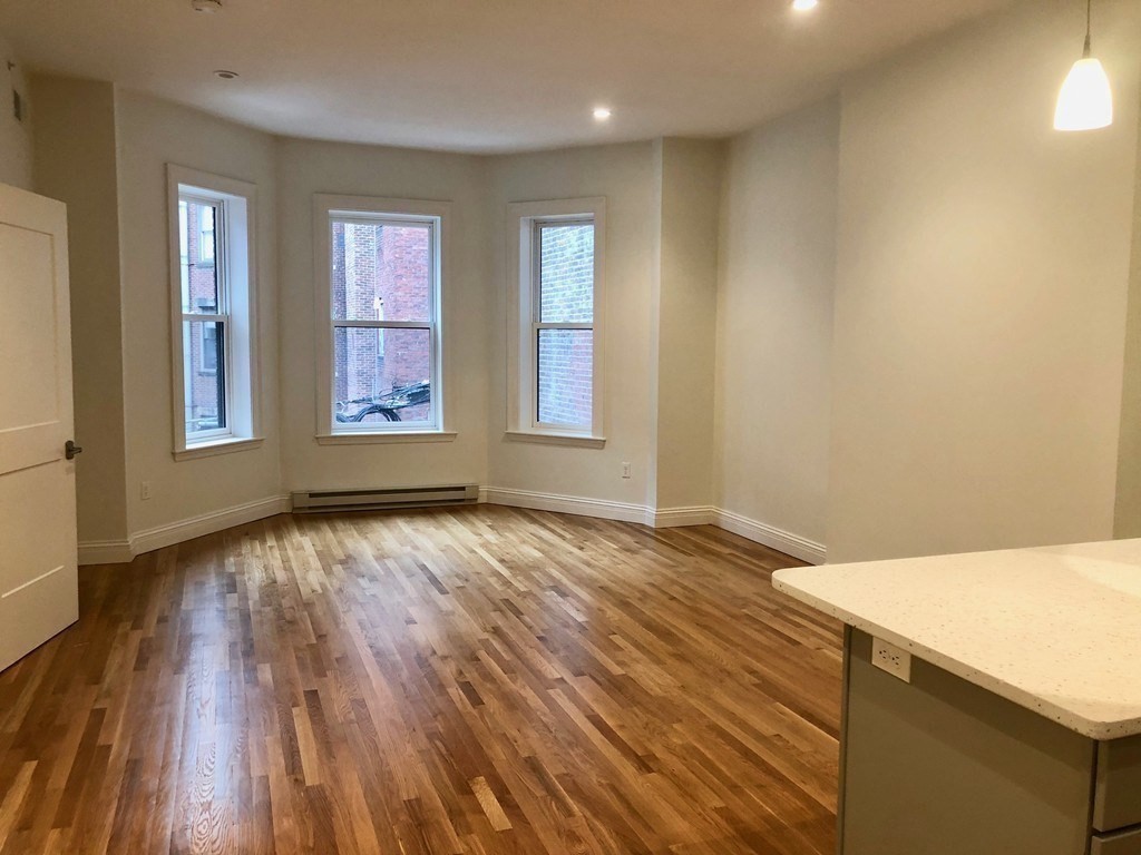 1 bed, 1 bath apartment for rent at 166 Newbury St Unit 3R, Back Bay — photo 5 of 8