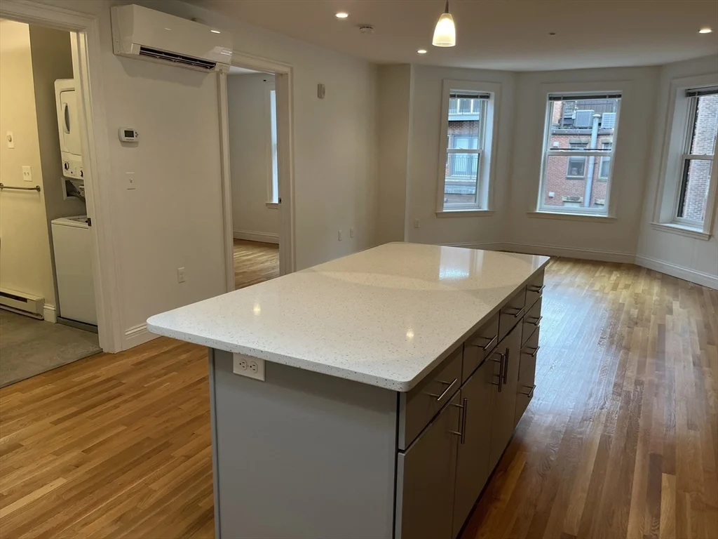 1 bed, 1 bath apartment for rent at 166 Newbury St Unit 4R, Back Bay — photo 3 of 10