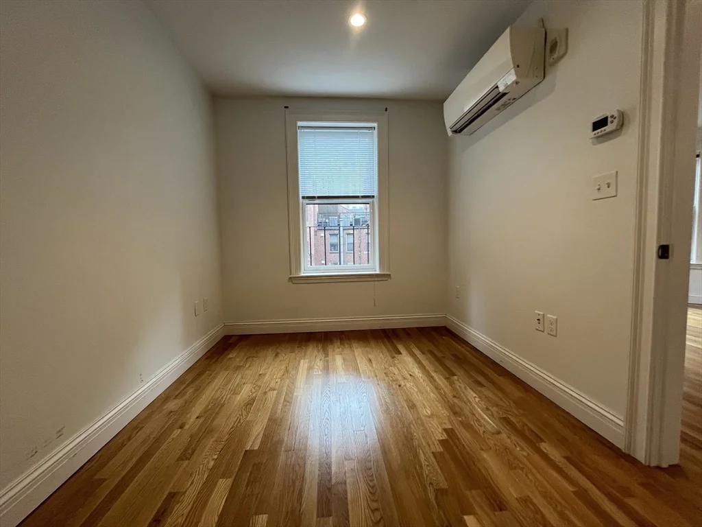 1 bed, 1 bath apartment for rent at 166 Newbury St Unit 4R, Back Bay — photo 5 of 10