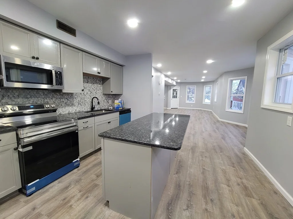 2 bed, 1 bath apartment for rent at 166 Northampton Ave Unit 2, Springfield — photo 1 of 10