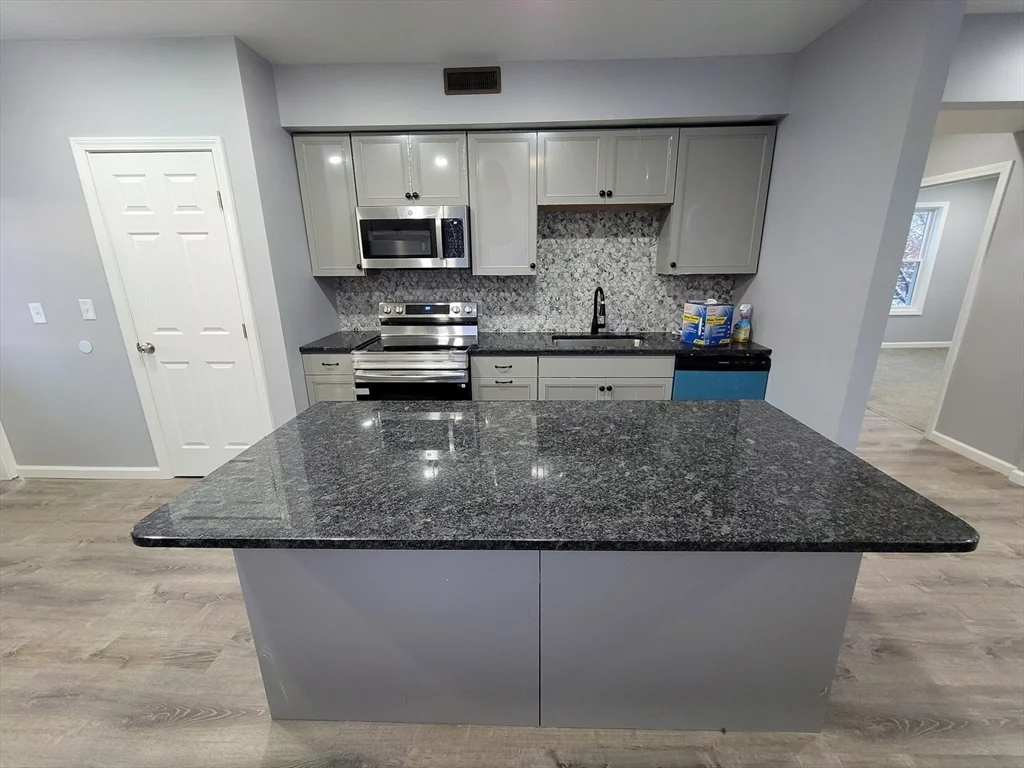 2 bed, 1 bath apartment for rent at 166 Northampton Ave Unit 2, Springfield — photo 2 of 10