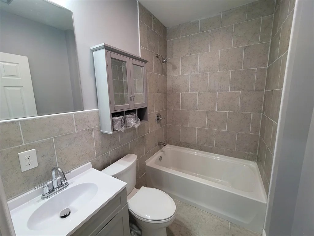 2 bed, 1 bath apartment for rent at 166 Northampton Ave Unit 2, Springfield — photo 6 of 10