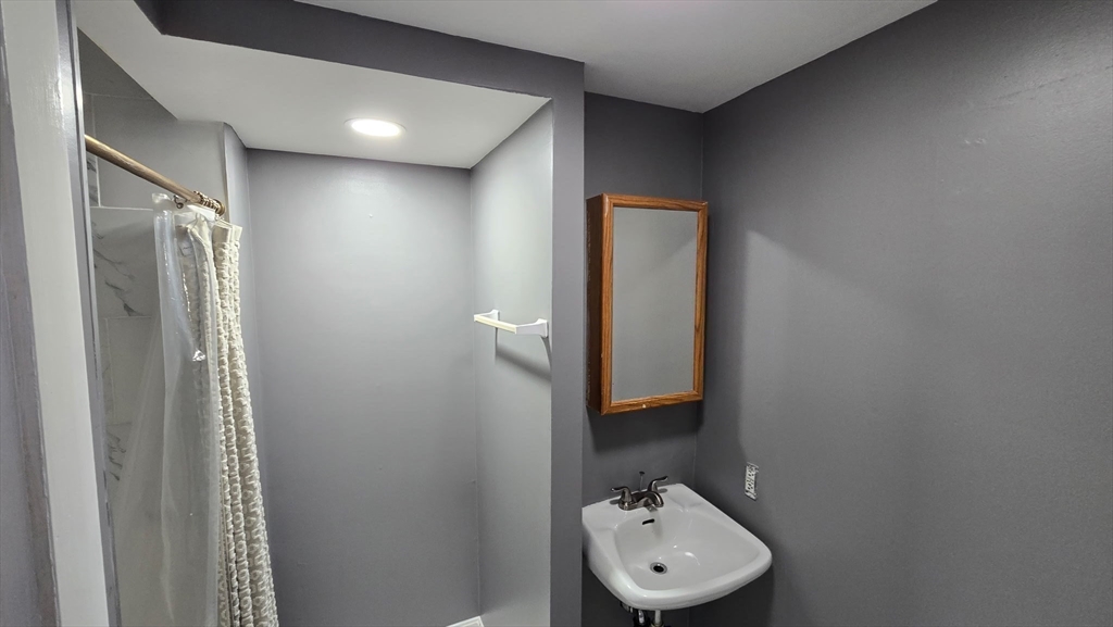 2 bed, 2 bath apartment for rent at 166 Pleasant St Unit 1, Leominster — photo 10 of 12