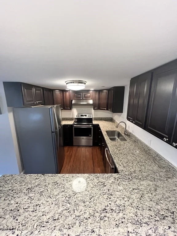 3 bed, 2 bath apartment for rent at 166 Pleasant St Unit 1, Marblehead — photo 3 of 10