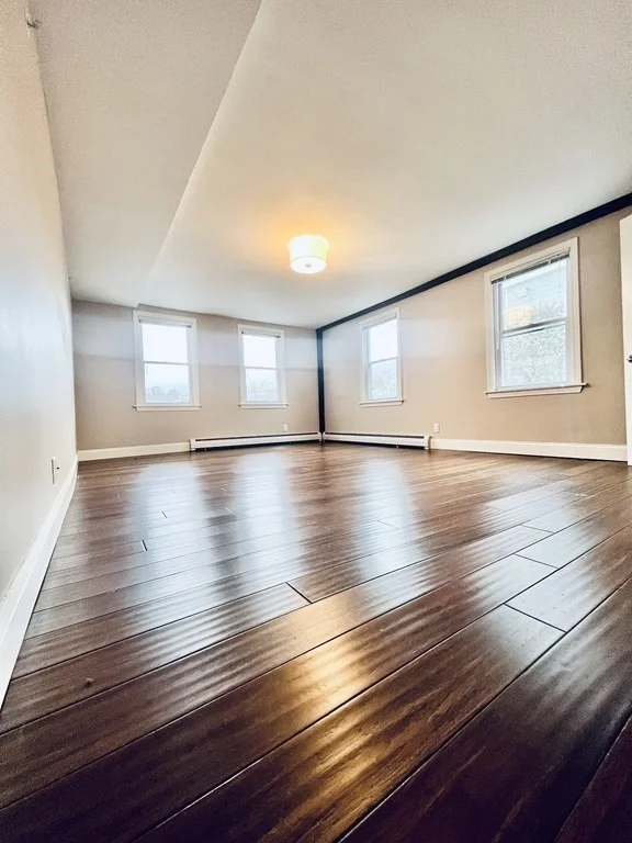3 bed, 2 bath apartment for rent at 166 Pleasant St Unit 1, Marblehead — photo 6 of 10