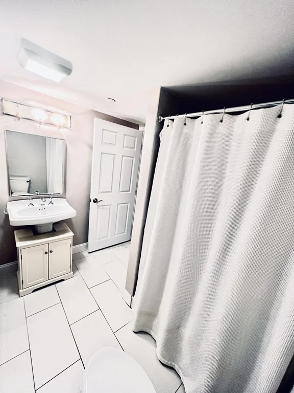 3 bed, 2 bath apartment for rent at 166 Pleasant St Unit 1, Marblehead — photo 8 of 10