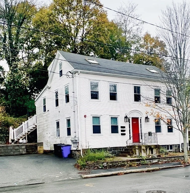 3 bed, 2 bath apartment for rent at 166 Pleasant St Unit 1, Marblehead — photo 1 of 10