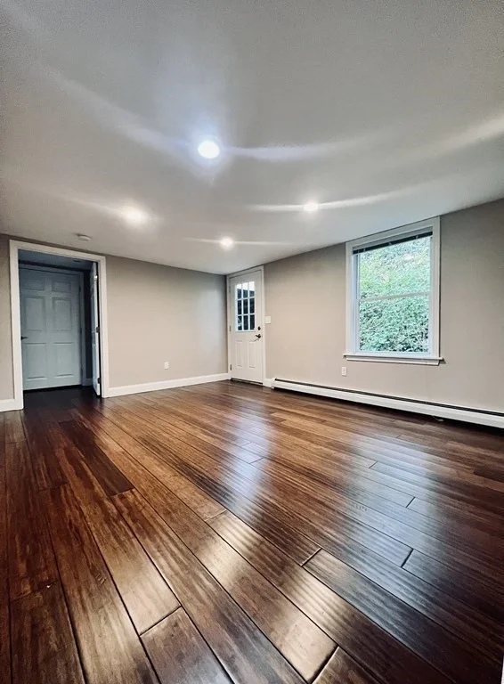 3 bed, 2 bath apartment for rent at 166 Pleasant St Unit 1, Marblehead — photo 5 of 10