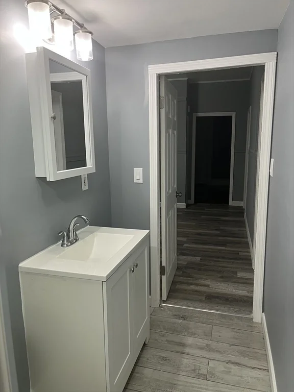 4 bed, 1 bath apartment for rent at 166 Purchase St Unit 1, New Bedford — photo 3 of 12