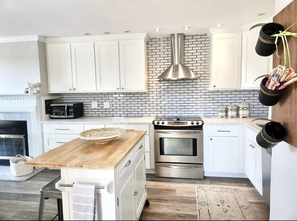 2 bed, 2 bath apartment for rent at 166 Quincy Shore Dr Unit 119, Quincy — photo 1 of 23