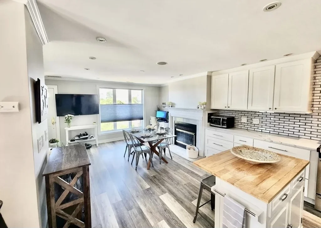 2 bed, 2 bath apartment for rent at 166 Quincy Shore Dr Unit 119, Quincy — photo 3 of 23