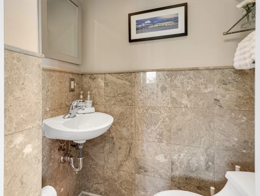 2 bed, 2 bath apartment for rent at 166 Quincy Shore Dr Unit 119, Quincy — photo 8 of 23