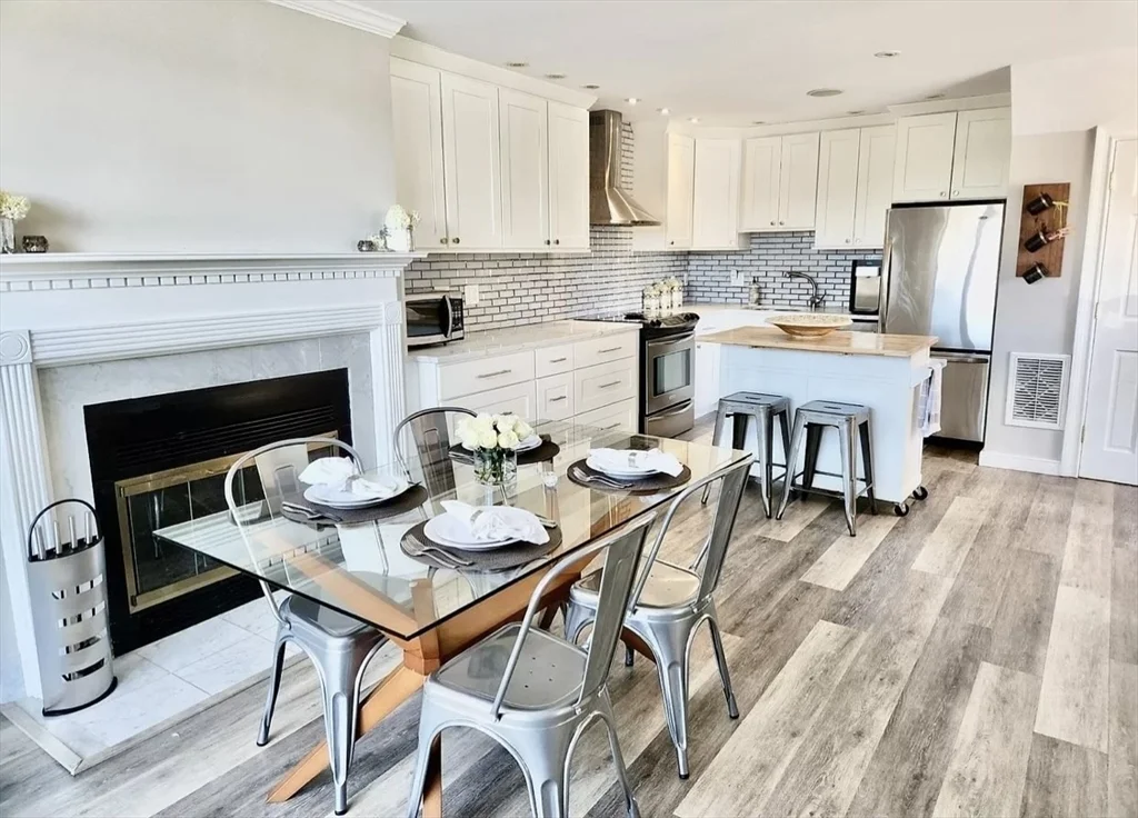 2 bed, 2 bath apartment for rent at 166 Quincy Shore Dr Unit 119, Quincy — photo 2 of 23
