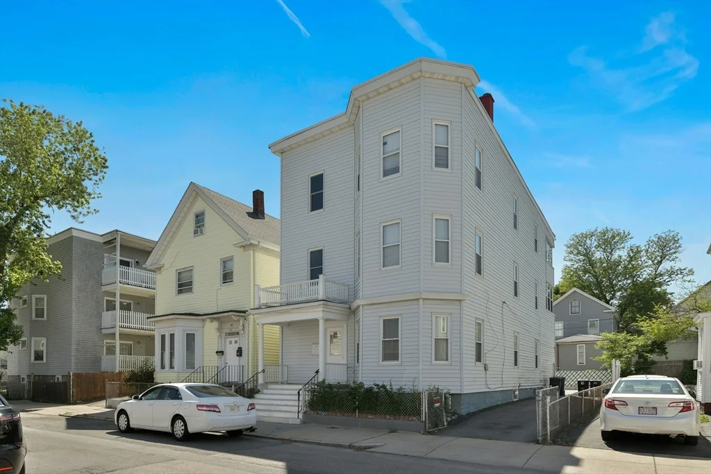 3 bed, 1 bath apartment for rent at 166 Sydney St Unit 1, Dorchester — photo 12 of 15