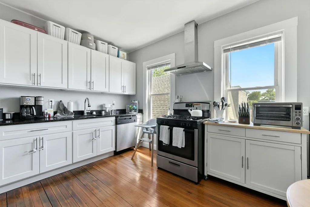 3 bed, 1 bath apartment for rent at 166 Sydney St Unit 2, Dorchester — photo 4 of 15