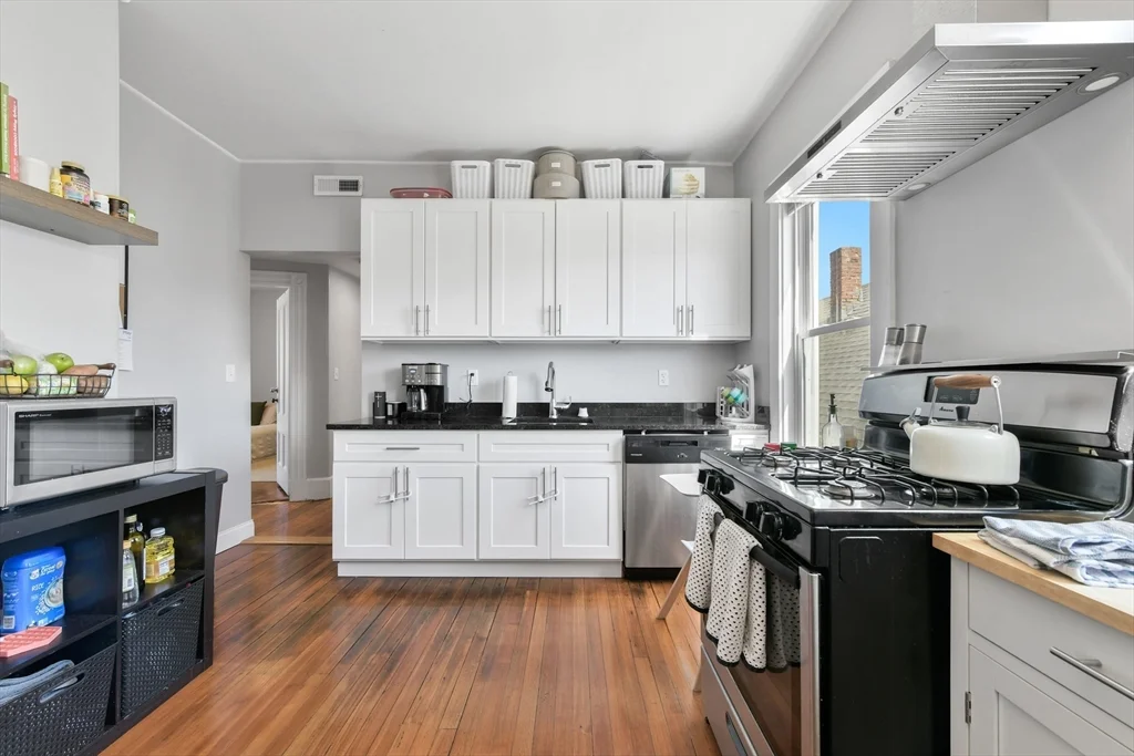 3 bed, 1 bath apartment for rent at 166 Sydney St Unit 2, Dorchester — photo 5 of 15