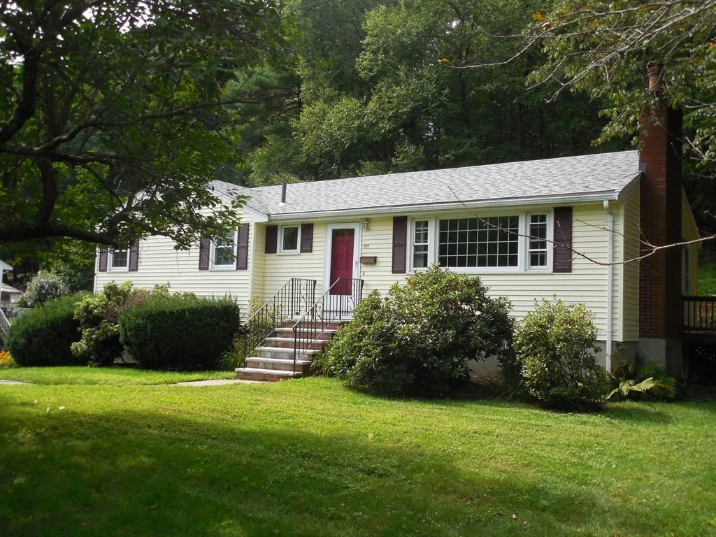 3 bed, 2 bath apartment for rent at 166 Totten Pond Rd, Piety Corner — photo 2 of 29