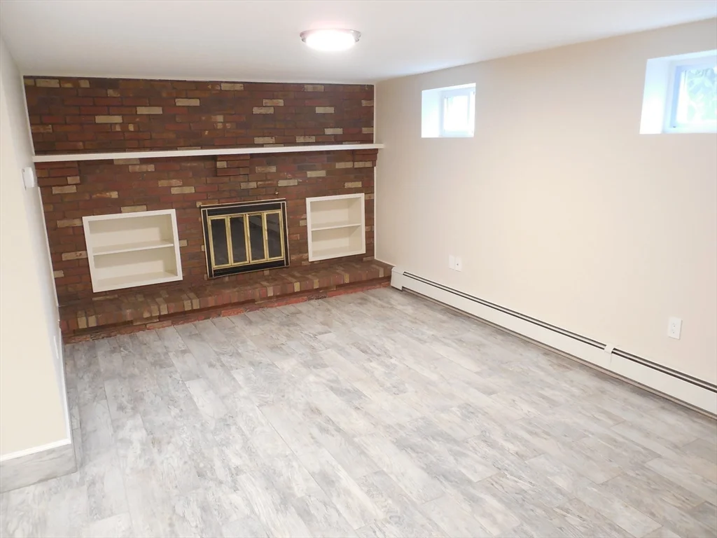 3 bed, 2 bath apartment for rent at 166 Totten Pond Rd, Piety Corner — photo 17 of 29