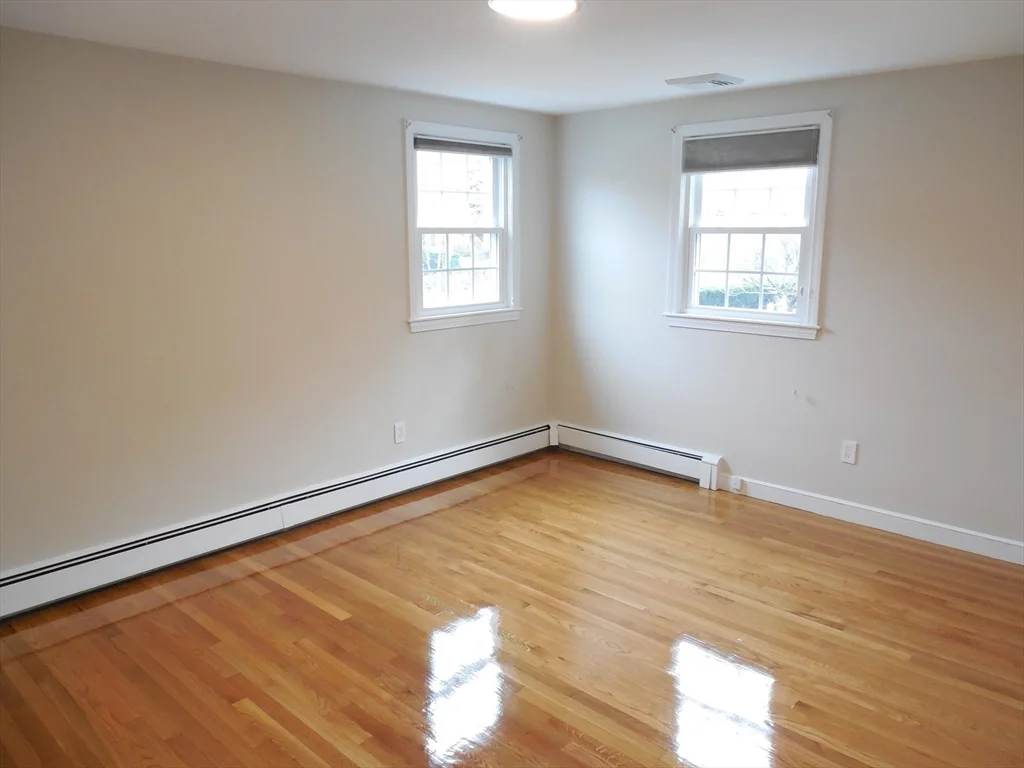 3 bed, 2 bath apartment for rent at 166 Totten Pond Rd, Piety Corner — photo 11 of 29