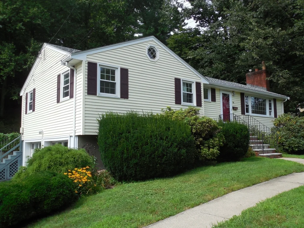 3 bed, 2 bath apartment for rent at 166 Totten Pond Rd, Piety Corner