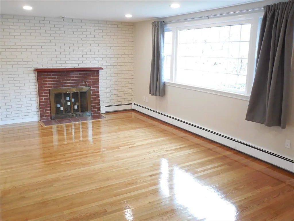 3 bed, 2 bath apartment for rent at 166 Totten Pond Rd, Piety Corner — photo 8 of 29