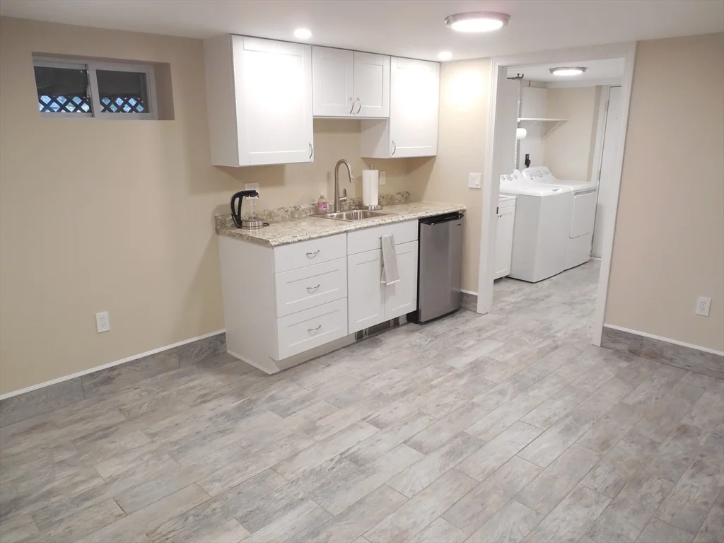 3 bed, 2 bath apartment for rent at 166 Totten Pond Rd, Piety Corner — photo 16 of 29