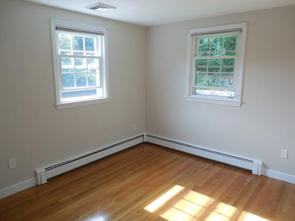 3 bed, 2 bath apartment for rent at 166 Totten Pond Rd, Piety Corner — photo 13 of 29