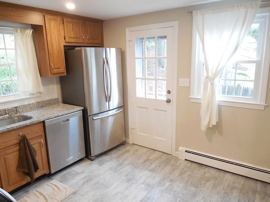 3 bed, 2 bath apartment for rent at 166 Totten Pond Rd, Piety Corner — photo 4 of 29