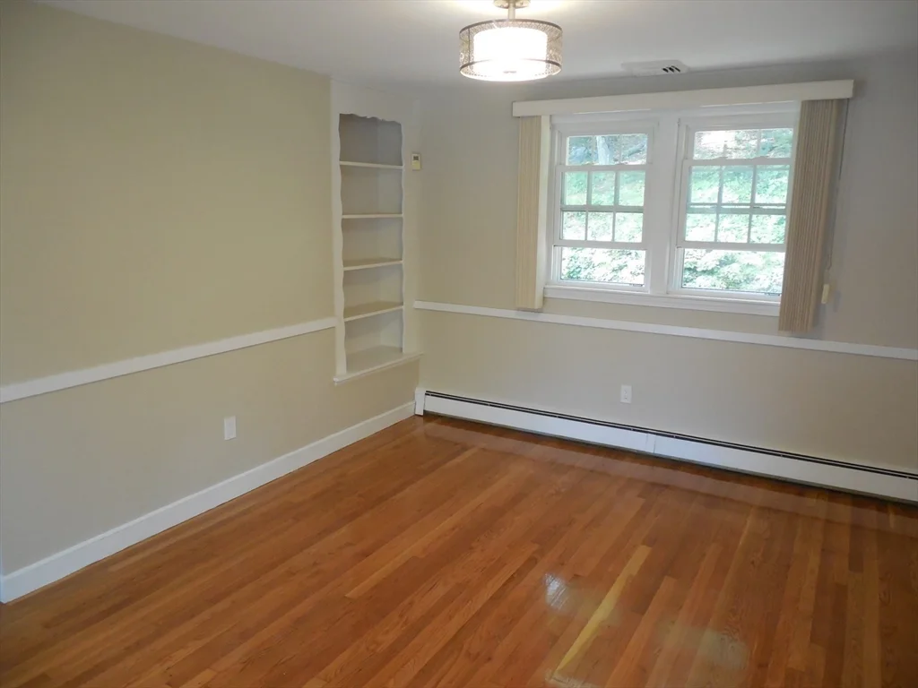 3 bed, 2 bath apartment for rent at 166 Totten Pond Rd, Piety Corner — photo 5 of 29