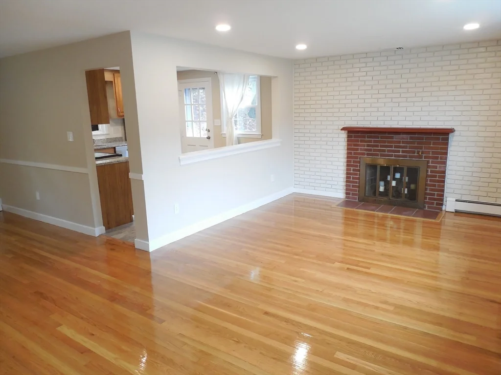 3 bed, 2 bath apartment for rent at 166 Totten Pond Rd, Piety Corner — photo 10 of 29