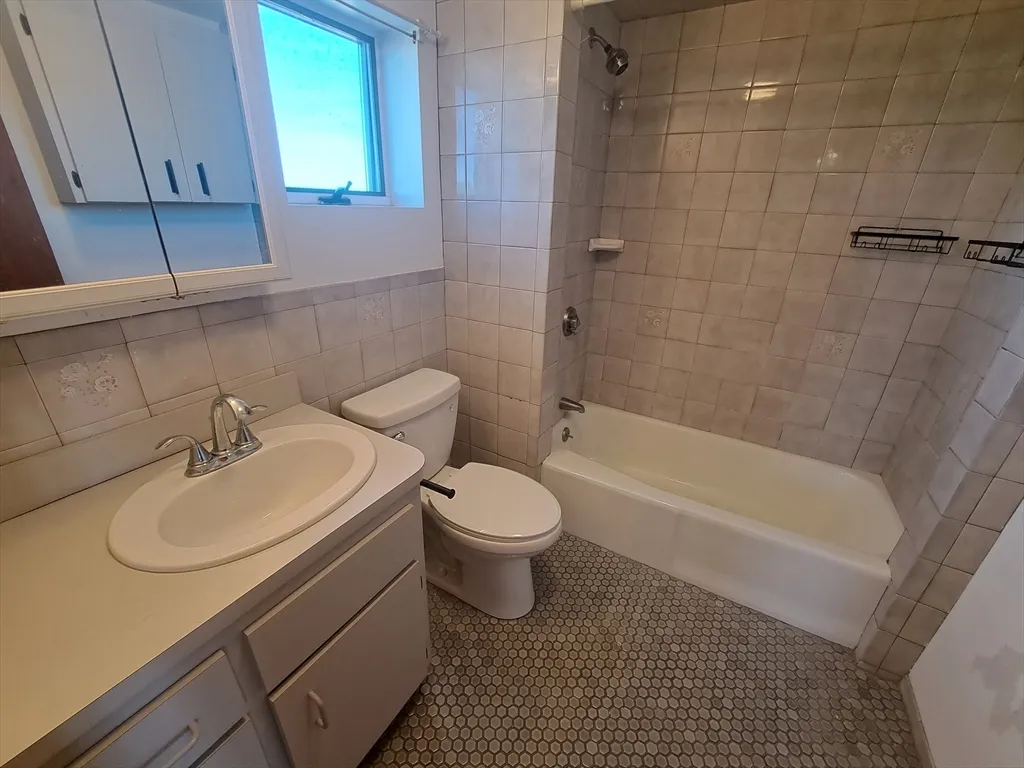 2 bed, 1 bath apartment for rent at 166 Webster St Unit 3, East Boston — photo 11 of 14
