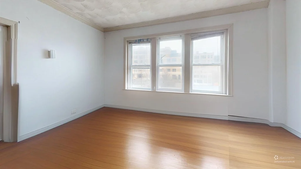 4 bed, 1 bath apartment for rent at 1661 Commonwealth Ave Unit 3, Brighton — photo 2 of 10