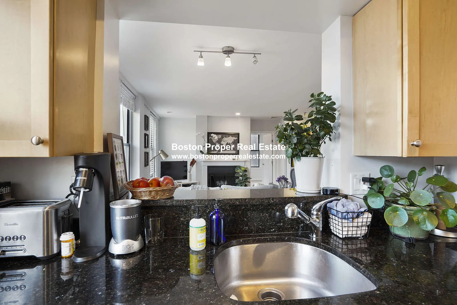 2 bed, 2 bath apartment for rent at 1661 Washington St Unit 401, South End — photo 2 of 17