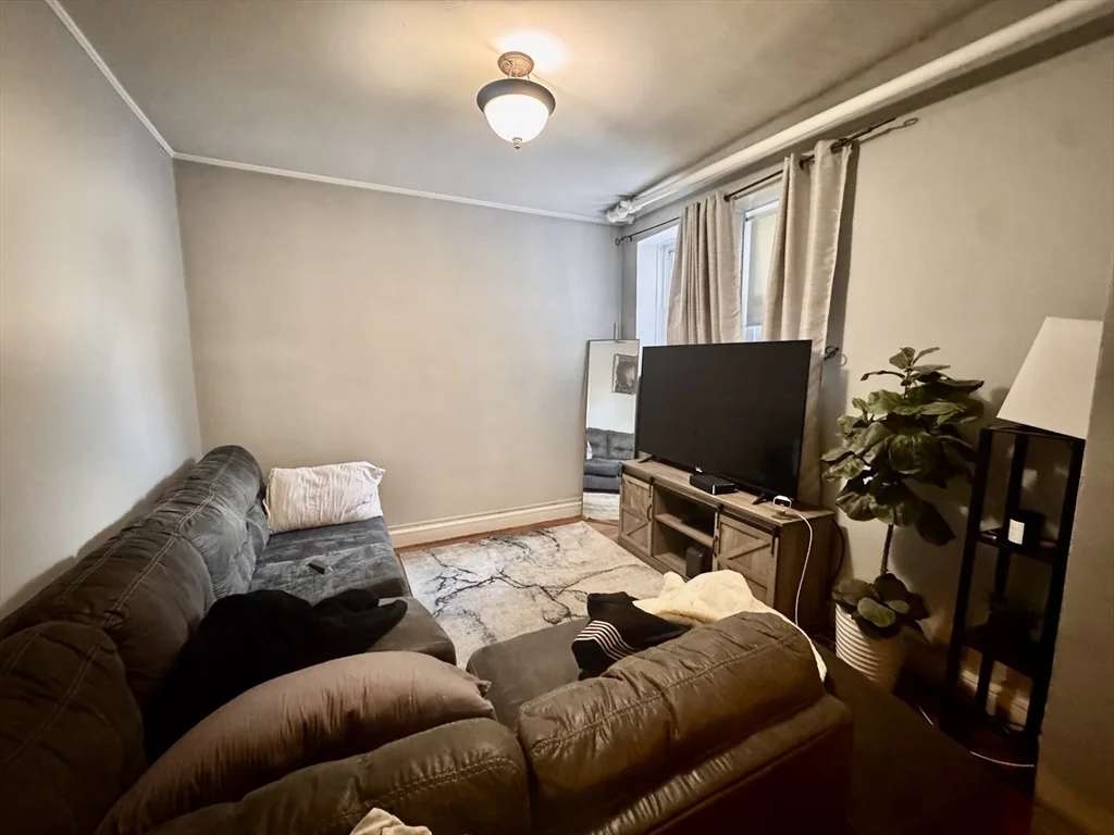 2 bed, 1 bath apartment for rent at 1662 Commonwealth Ave Unit 11, Brighton — photo 3 of 10