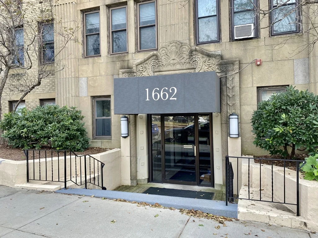 2 bed, 1 bath apartment for rent at 1662 Commonwealth Ave Unit 11, Brighton — photo 9 of 10
