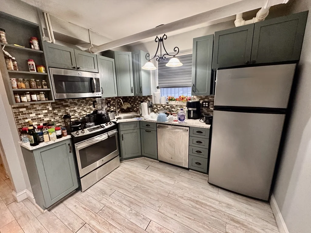 2 bed, 1 bath apartment for rent at 1662 Commonwealth Ave Unit 11, Brighton — photo 2 of 10