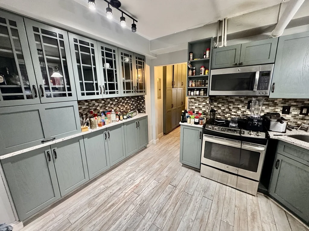 2 bed, 1 bath apartment for rent at 1662 Commonwealth Ave Unit 11, Brighton — photo 1 of 10