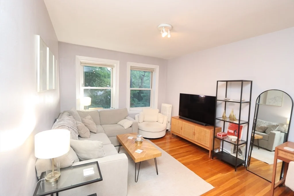 1 bed, 1 bath apartment for rent at 1662 Commonwealth Ave Unit 45, Brighton — photo 4 of 19