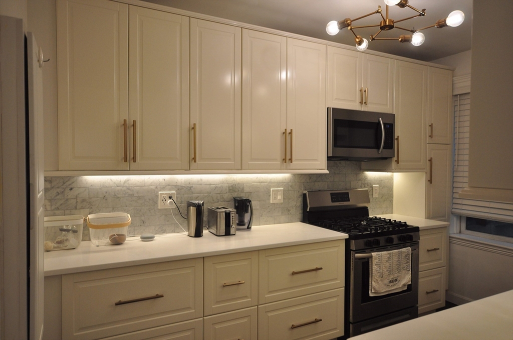 2 bed, 1 bath apartment for rent at 1662 Commonwealth Unit 21, Brighton — photo 2 of 6