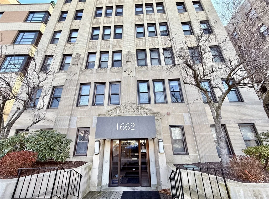 2 bed, 1 bath apartment for rent at 1662 Commonwealth Unit 52, Brighton — photo 1 of 10