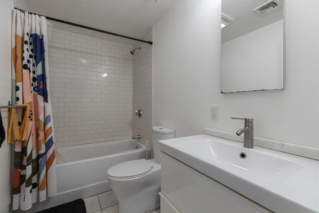 3 bed, 1 bath apartment for rent at 1662 Washington Unit 4, South End — photo 13 of 13
