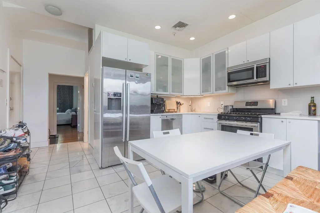 3 bed, 1 bath apartment for rent at 1662 Washington Unit 4, South End — photo 8 of 13
